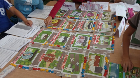 Gra Town - wersja wielkoformatowa, gra edukacyjna, angielski, gra językowa, pomoce dydaktyczne Gra Town - wersja wielkoformatowa, gra edukacyjna, angielski, gra językowa, pomoce dydaktyczne