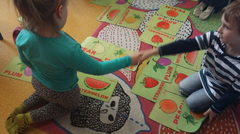 Play me Kiddo Owoce 1, maty edukacyjne, angielski, gra językowa, gra ruchowa, pomoce dydaktyczne Play me Kiddo Owoce 1, maty edukacyjne, angielski, gra językowa, gra ruchowa, pomoce dydaktyczne